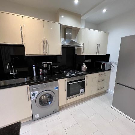 Hotel 4 Wharncliffe Drive Hanwell Esterno foto