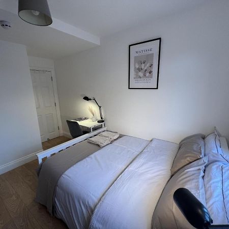 Hotel 4 Wharncliffe Drive Hanwell Esterno foto