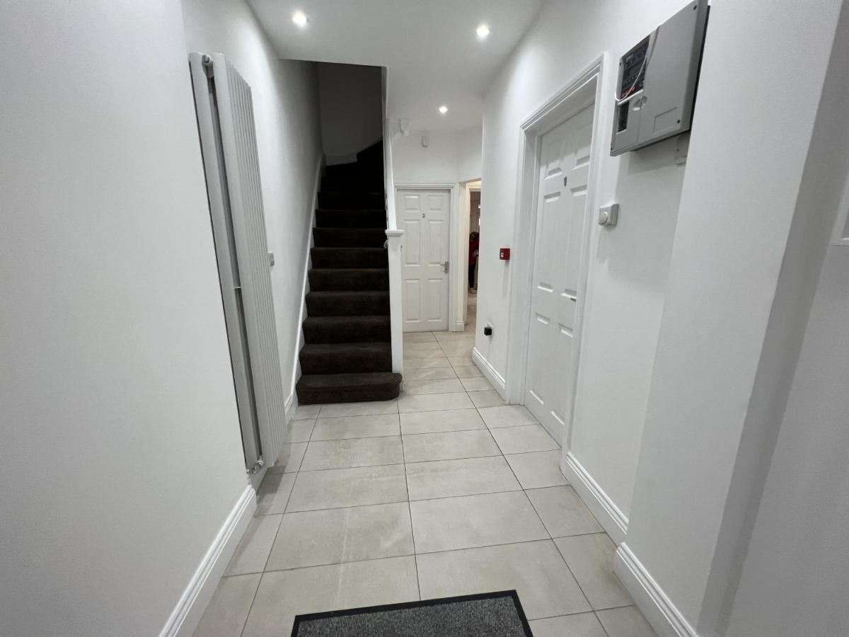 Hotel 4 Wharncliffe Drive Hanwell Esterno foto