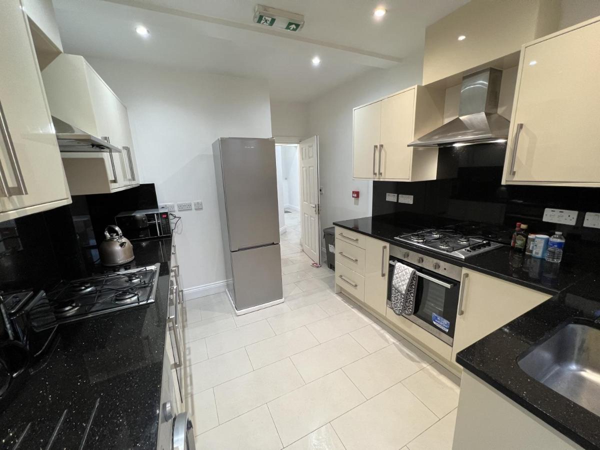 Hotel 4 Wharncliffe Drive Hanwell Esterno foto