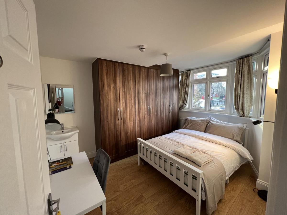 Hotel 4 Wharncliffe Drive Hanwell Esterno foto