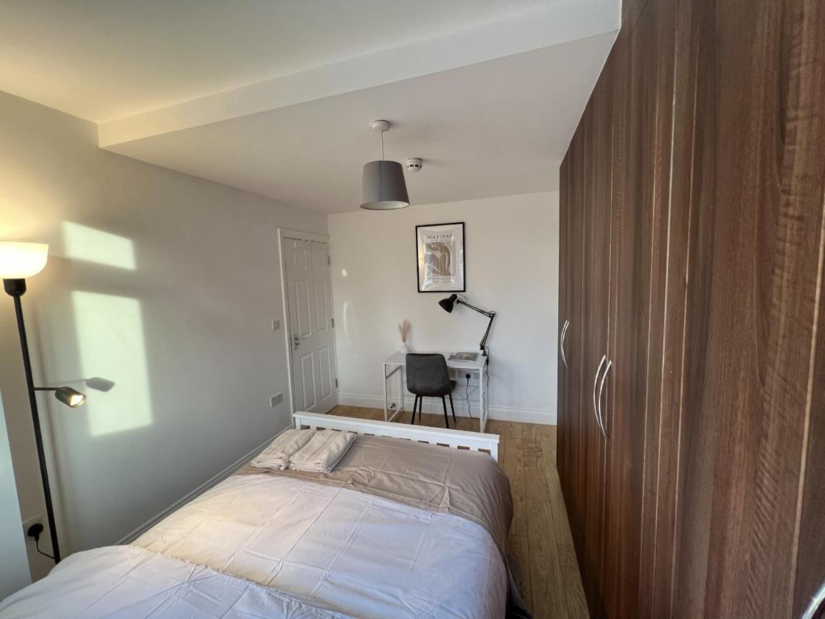 Hotel 4 Wharncliffe Drive Hanwell Esterno foto