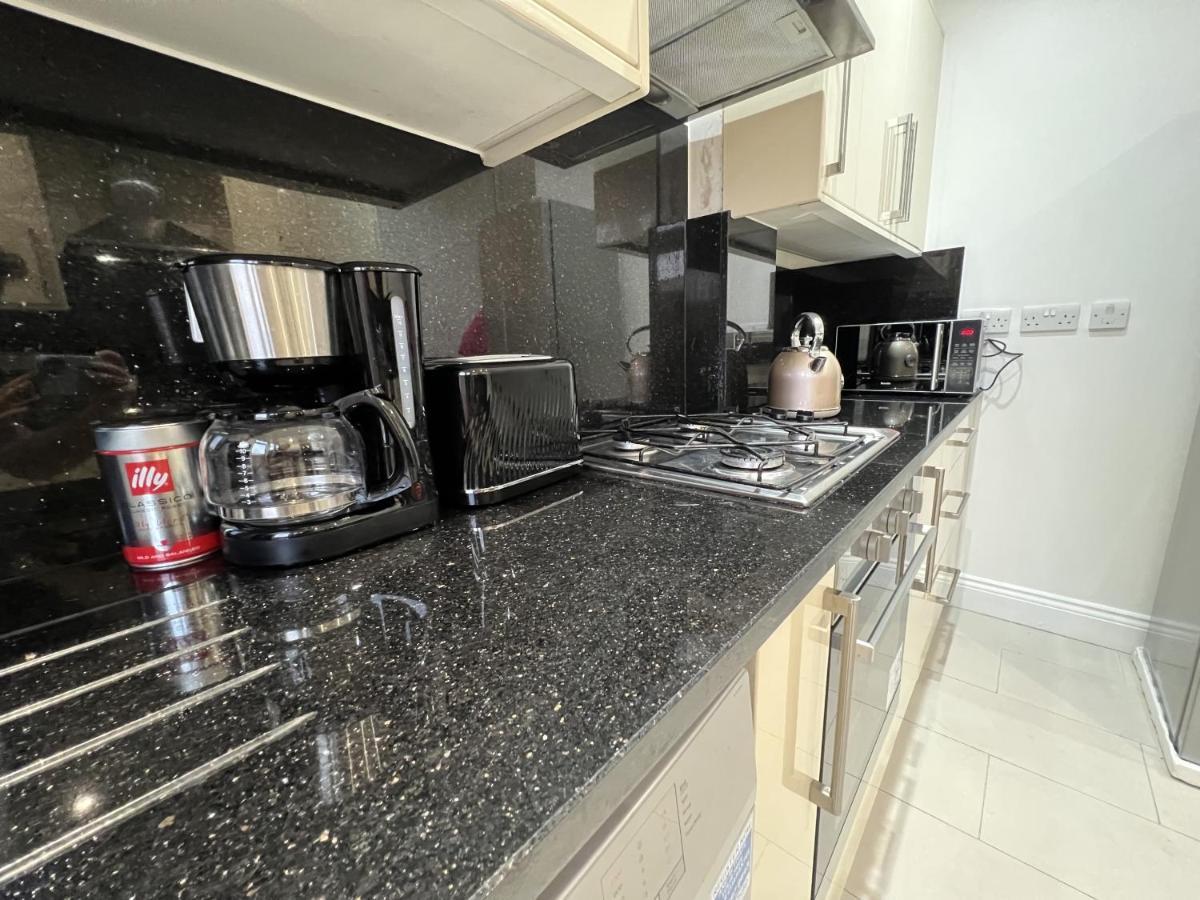 Hotel 4 Wharncliffe Drive Hanwell Esterno foto