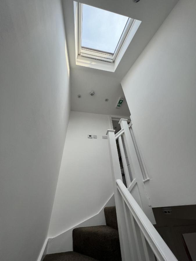 Hotel 4 Wharncliffe Drive Hanwell Esterno foto