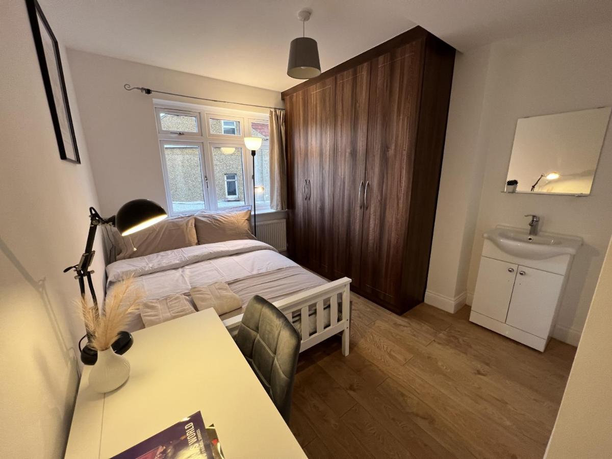Hotel 4 Wharncliffe Drive Hanwell Esterno foto