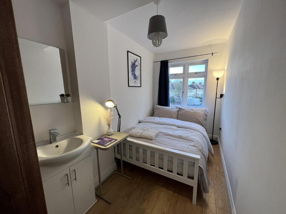 Hotel 4 Wharncliffe Drive Hanwell Esterno foto