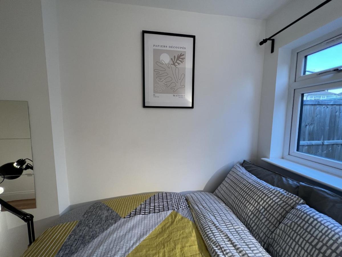 Hotel 4 Wharncliffe Drive Hanwell Esterno foto