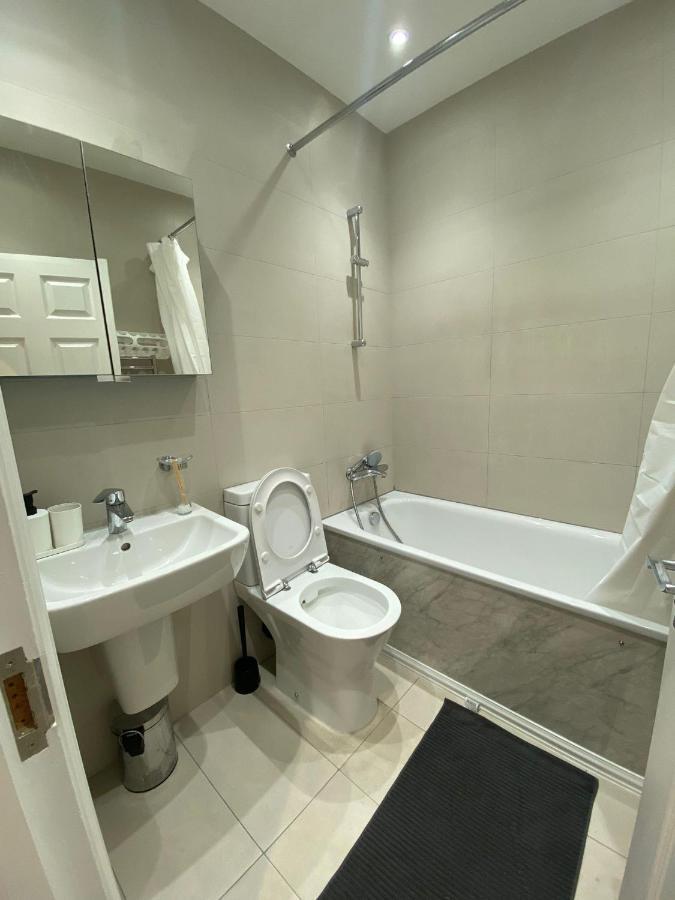 Hotel 4 Wharncliffe Drive Hanwell Esterno foto