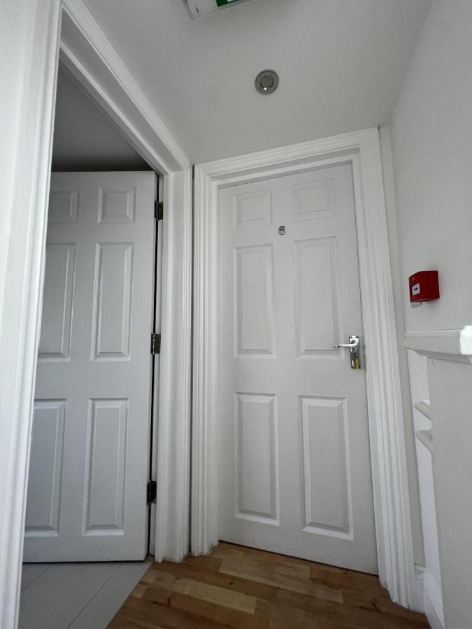 Hotel 4 Wharncliffe Drive Hanwell Esterno foto