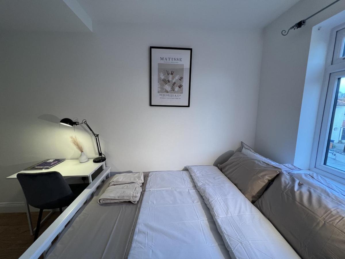 Hotel 4 Wharncliffe Drive Hanwell Esterno foto