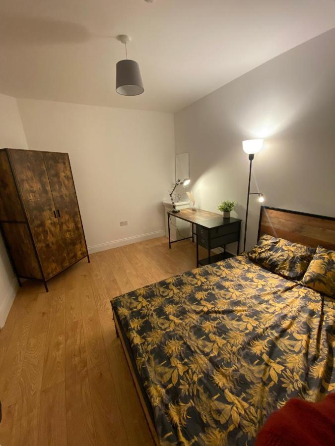 Hotel 4 Wharncliffe Drive Hanwell Esterno foto