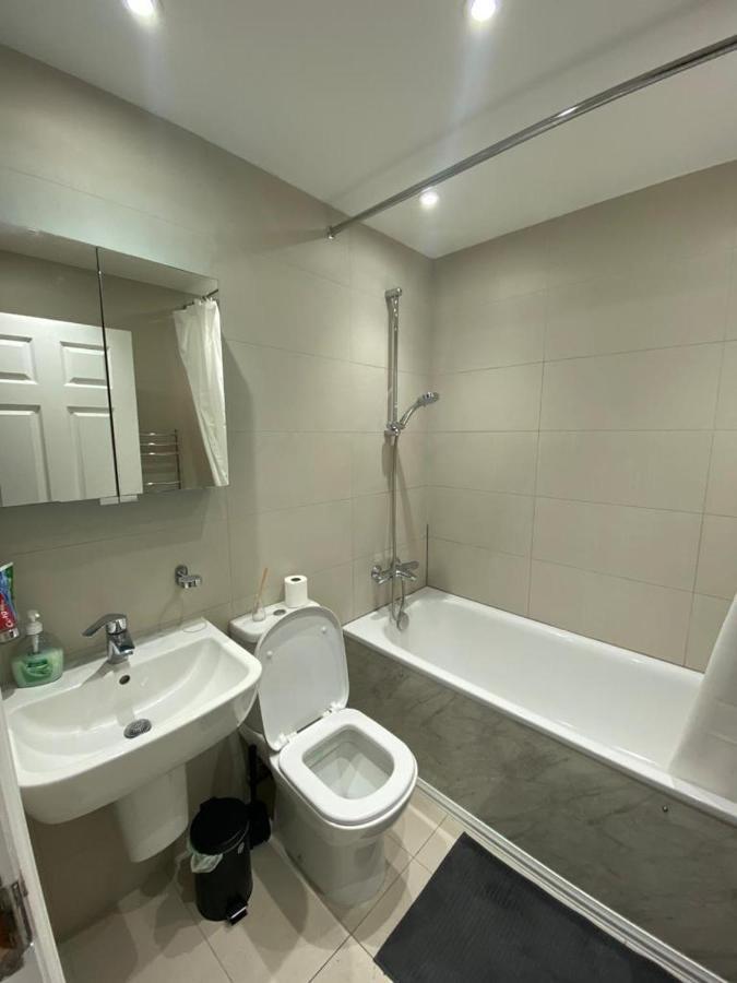 Hotel 4 Wharncliffe Drive Hanwell Esterno foto