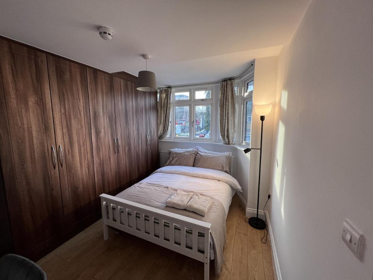 Hotel 4 Wharncliffe Drive Hanwell Esterno foto