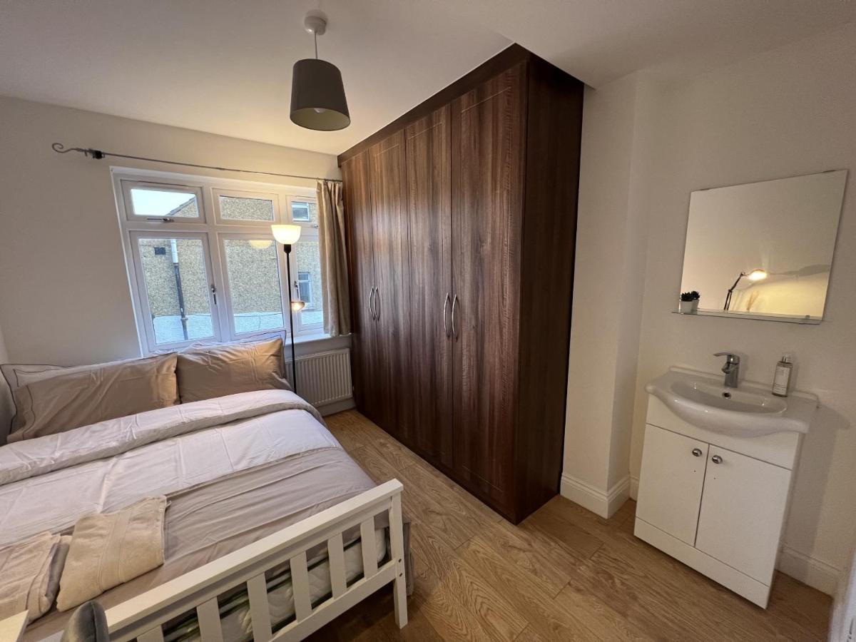 Hotel 4 Wharncliffe Drive Hanwell Esterno foto