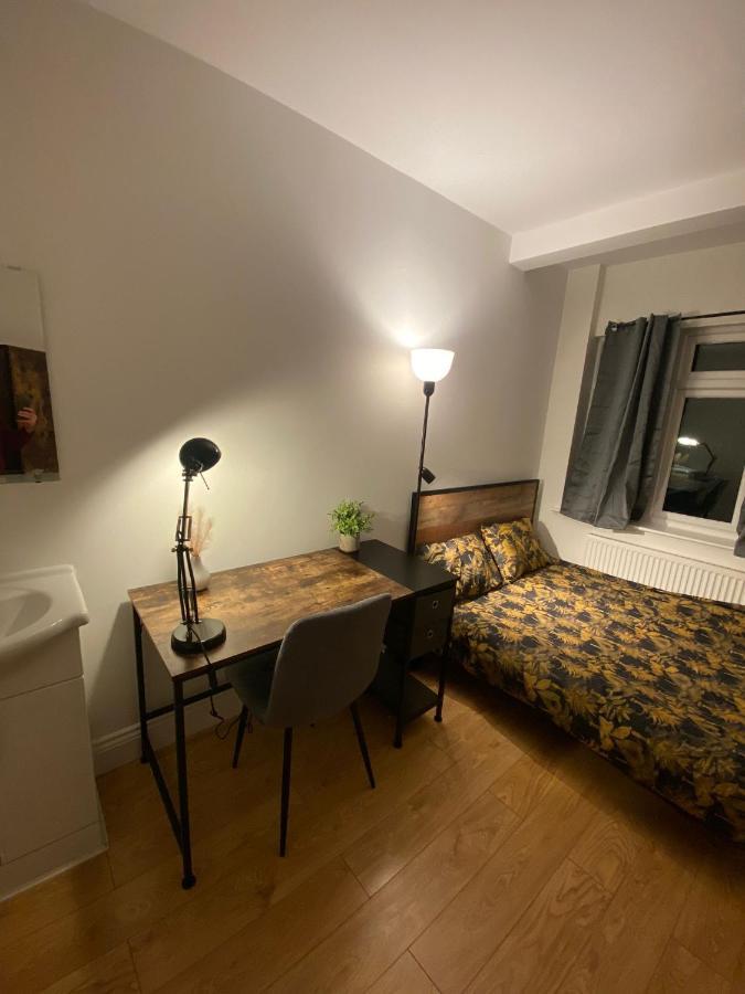 Hotel 4 Wharncliffe Drive Hanwell Esterno foto