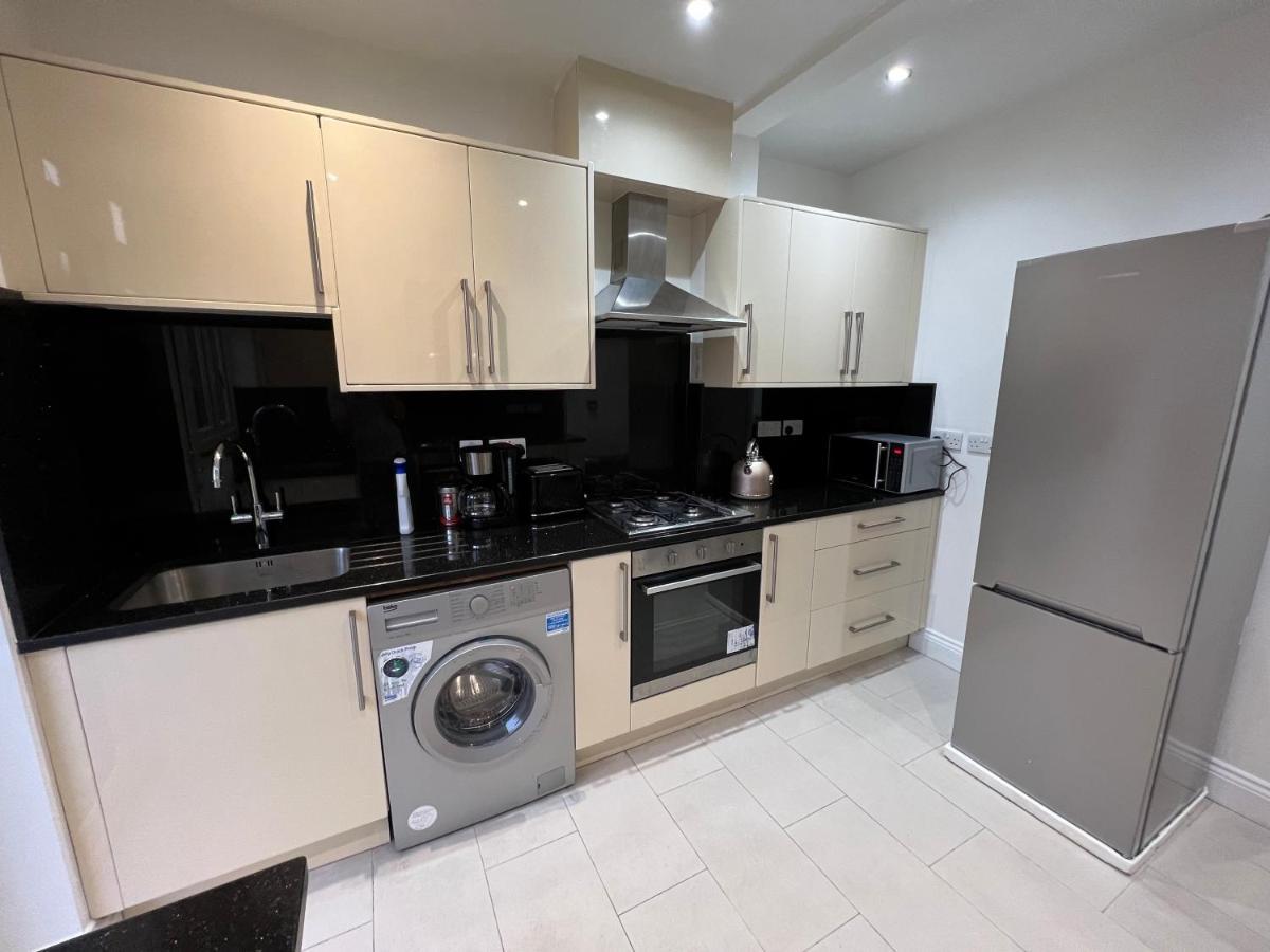 Hotel 4 Wharncliffe Drive Hanwell Esterno foto