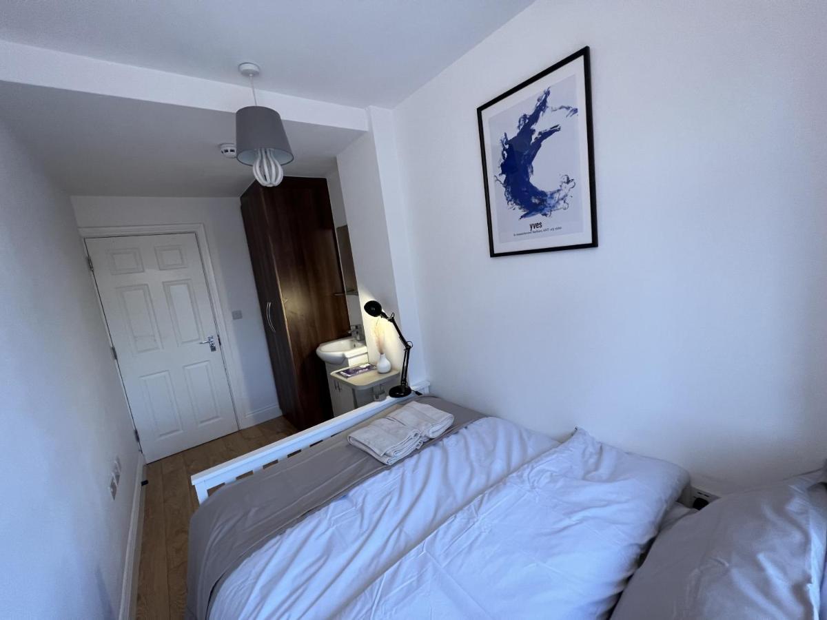 Hotel 4 Wharncliffe Drive Hanwell Esterno foto