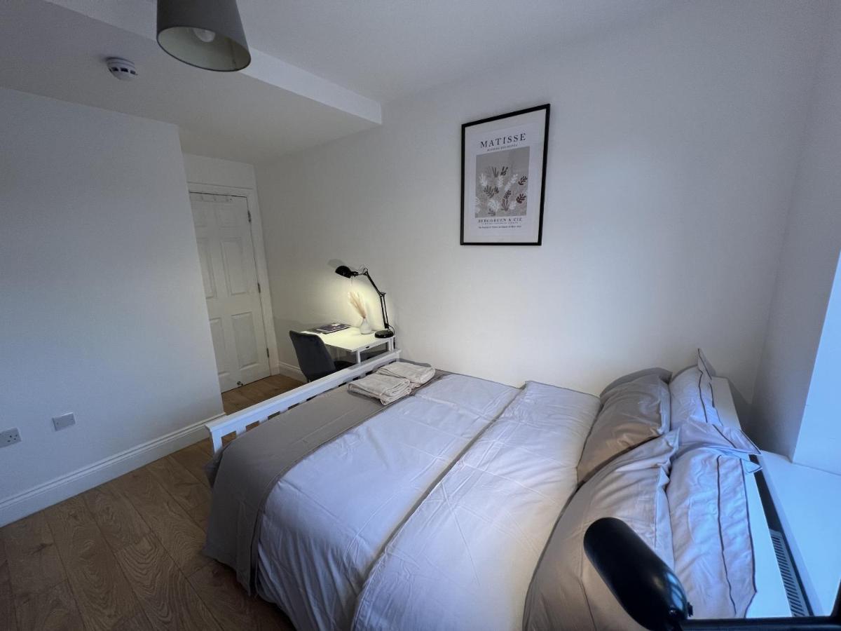 Hotel 4 Wharncliffe Drive Hanwell Esterno foto